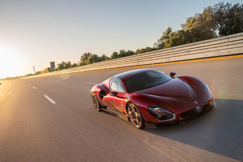 L'Alfa Romeo 33 Stradale lancée à 333 km/h sur l'anneau de Nardo