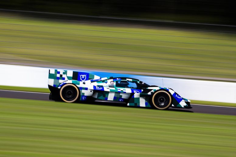 L'Aston Martin Valkyrie AMR-LMH entre en piste