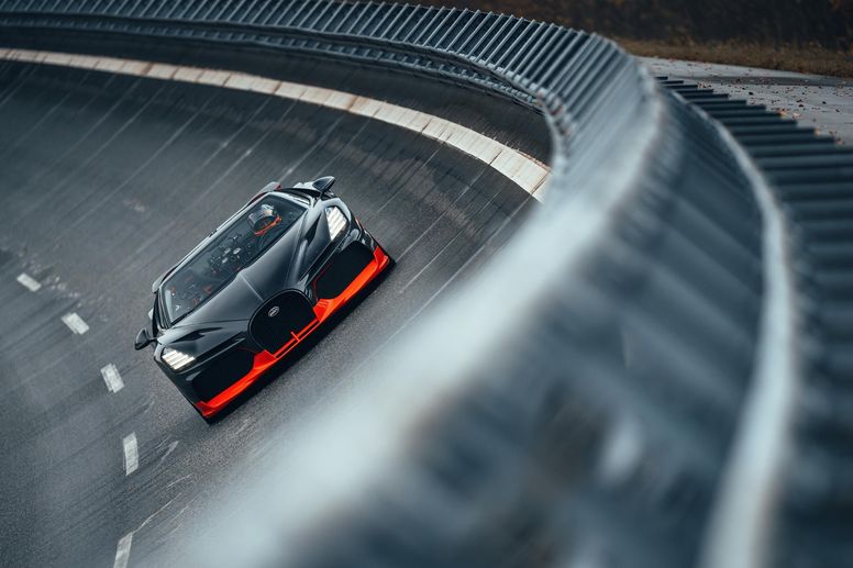 La Bugatti W16 Mistral signe un record à 453.91 km/h