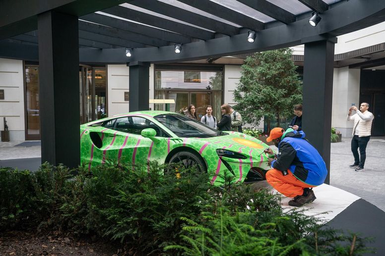 Une McLaren Artura Art-Car réalisée pour la bonne cause