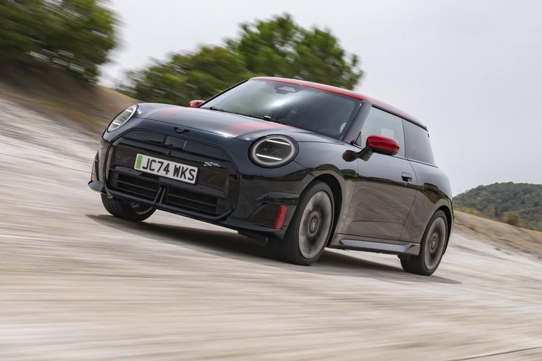 MINI présente les MINI et Aceman John Cooper Works Electric