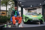 Yinka Ilori et la McLaren Artura