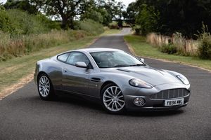 Une Aston Martin Vanquish utilisée par James Bond proposée aux enchères