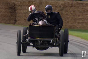 Une Darracq 1905 en glisse à Goodwood