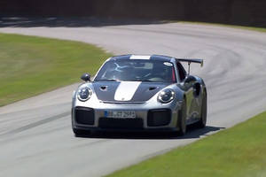 Goodwood : les Porsche 911 GT2 RS et Jaguar XE SV Project 8 en action