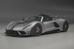 Hennessey passe à la boîte manuelle avec la Venom F5-M Roadster