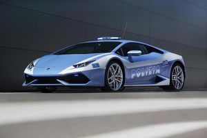 Lamborghini célèbre 20 ans de collaboration avec la Police italienne