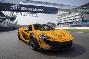 LEGO et McLaren ont conçu une McLaren P1 LEGO Technic à l'échelle 1:1