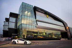 Lamborghini inaugure son plus grand showroom à Dubaï