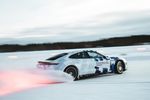 Le Porsche Taycan signe un nouveau record tout en glisse