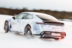 Le Porsche Taycan signe un nouveau record tout en glisse