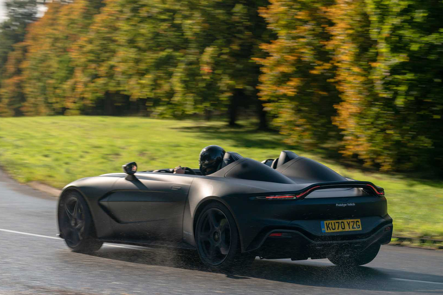 Le Speedster Aston Martin Prend La Route Motorlegend 