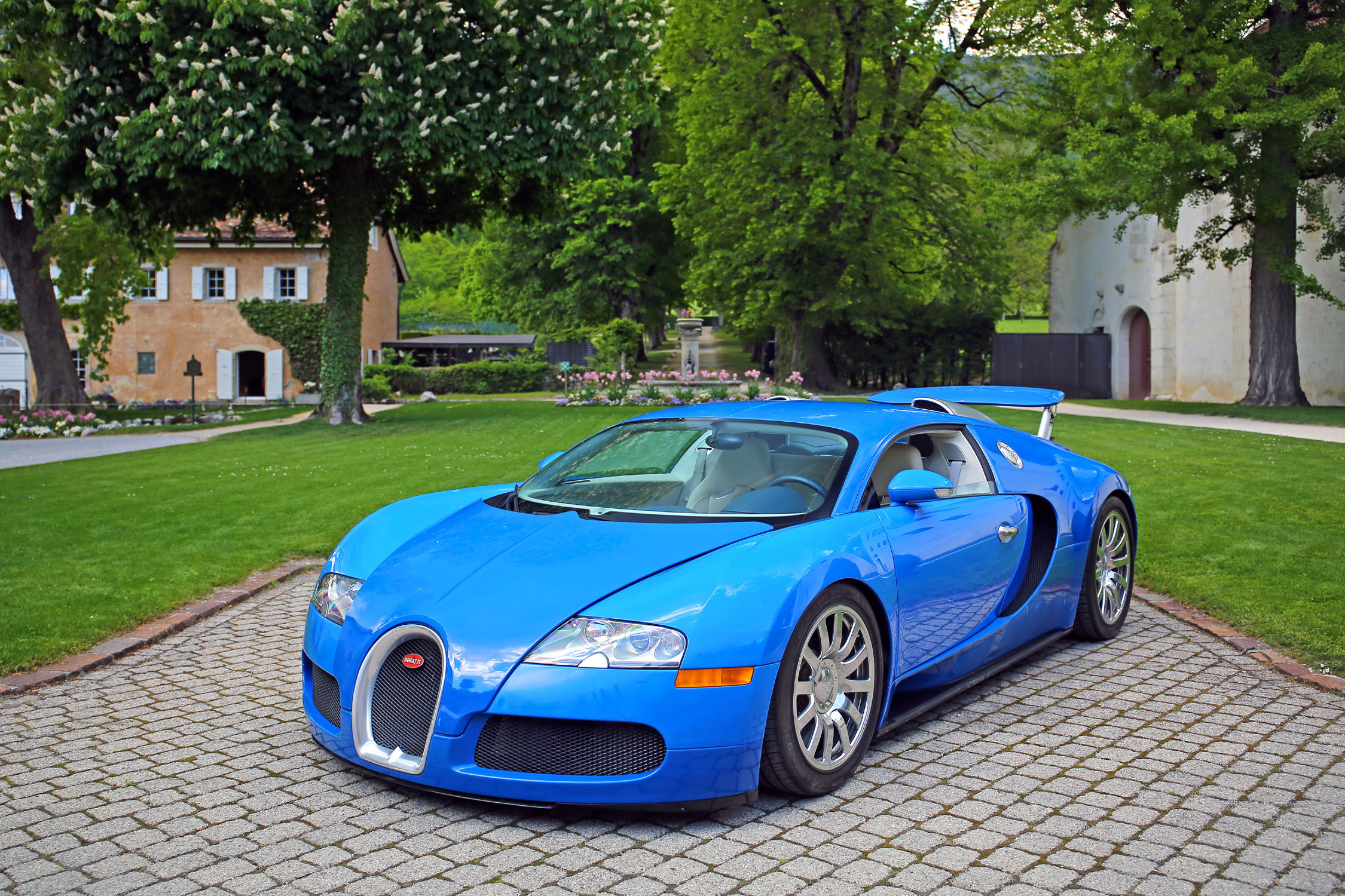 Бугатти Вейрон. Спорткары Бугатти Вейрон. Бугатти Вейрон синяя. Bugatti Veyron синий. Покажи синие машины