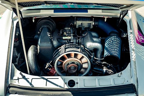 porsche 911 engine bay